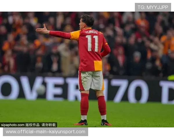 加拉塔萨雷女足杨莉娜首秀冲刺压迫，边路突破直接造险